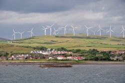 Ветряки Шотландии сгенерировали 106% необходимого электричества