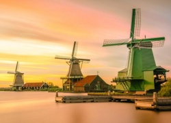 Поезда в Голландии работают на энергии ветра